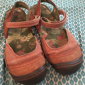 Keen Mary Jane Sandals Orange size 9